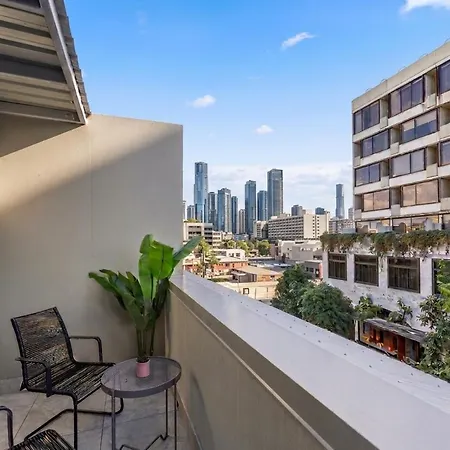 2 Level Skyloft - Pool - Sleeps 6 - Baby Apartment