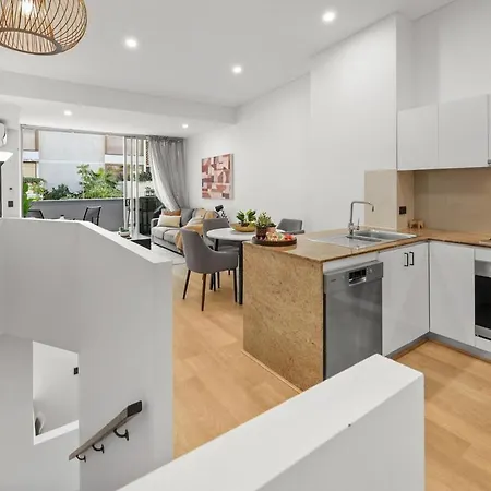 2 Level Skyloft - Pool - Sleeps 6 - Baby * Brisbane