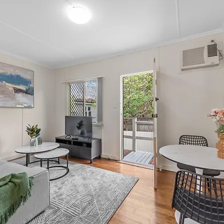 Cozy 1br W Balcony, Parking, Wifi And Study Desk Apartment Brisbane