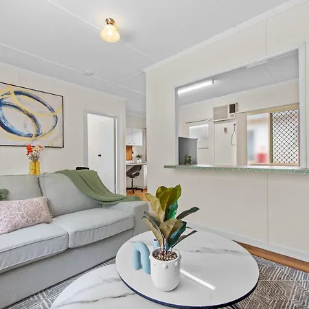 Apartment Homely And Warm With Parking, Wifi And Study Desk