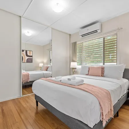 Apartment Comfy & Cozy 1br With Parking, Wifi And Study Desk