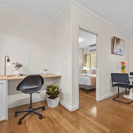 Comfy & Cozy 1br With Parking, Wifi And Study Desk