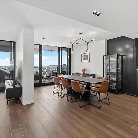 Luxe 3br With Stunning Views, Parking And Pool *