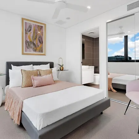Apartment 2br Utopia Fortitude Valley -pool-rooftop-king Bed *