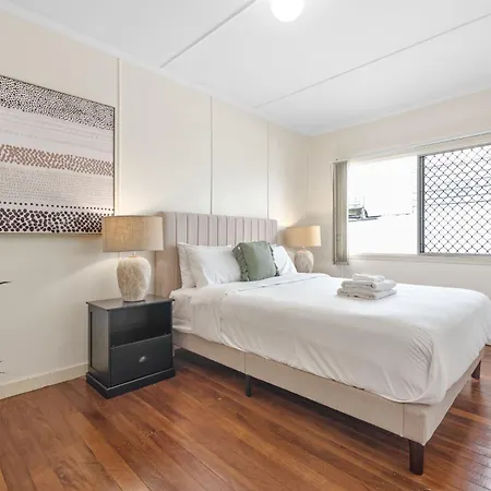 Apartment Cozy & Comfy 2br W/ Parking, Balcony & Wi-fi