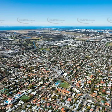Modern Luxury Private Unit Near Airport & Cbd Brisbane