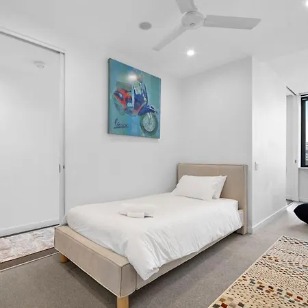 Two Bedroom Retreat With Pool, Gym And Parking Brisbane