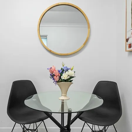 Cozy And Comfy - Short Walk To Hospital And Cbd Apartment