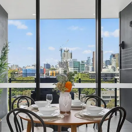 Apartment Milton Luxe 1bd With Views Pool Car Park Balcony Walk To Suncorp