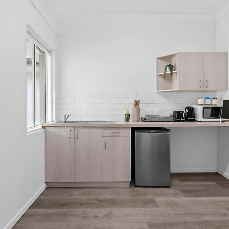 Cozy And Modern Cbd - Short Walk To Hospitals Apartment