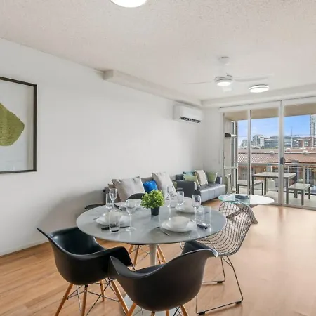 Modern Inner-city In Valley Heart Of Apartment *