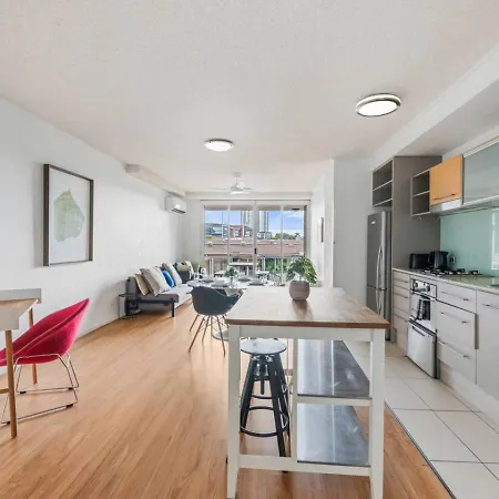 Apartment Modern Inner-city In Valley Heart Of *
