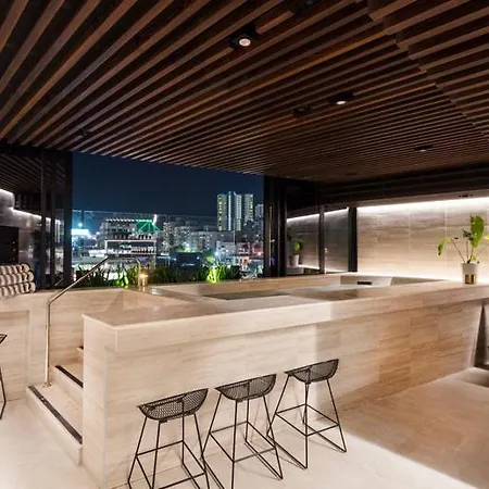 Mickey Clubhouse 1br With Pool, Gym & Apartment Brisbane