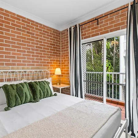 Apartment 2br 2ba Indooroopilly-walk To Shops & Bus *