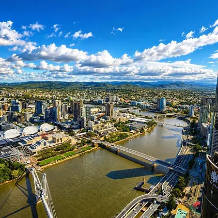 Apartment 63 Floors Up & A Million-dollar View W/ Carpark *