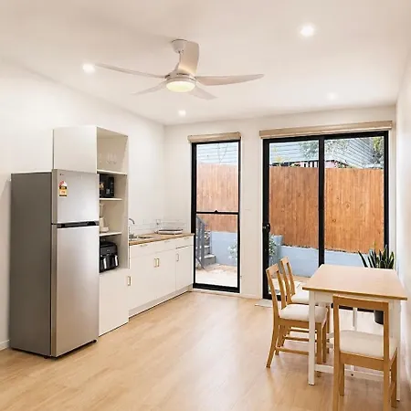 Newly Renovated 2br Guest With Private Entry Apartment *