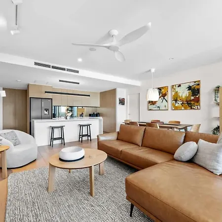 Sophisticated Elegance - 2bed-2bath-2car-balcony *