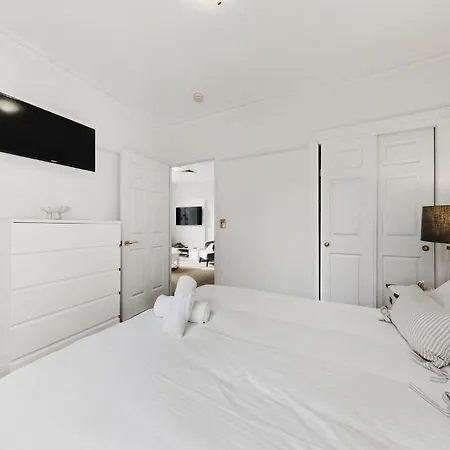 Apartment Skyline 1-bed Retreat In *