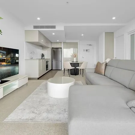 Modern Living With Secure Parking! * Brisbane