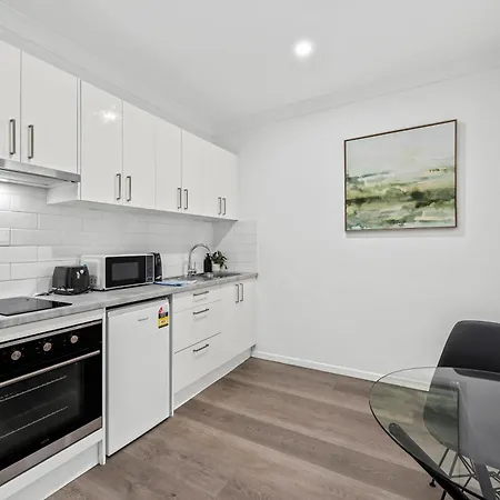 Apartment Cozy - Short Walk To Hosp And Cbd With Balcony