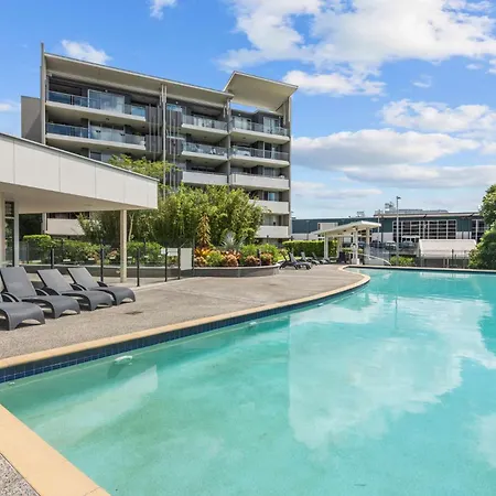The Mews Bowen Hills - Spacious 3-bedroom With Pool & Parking *
