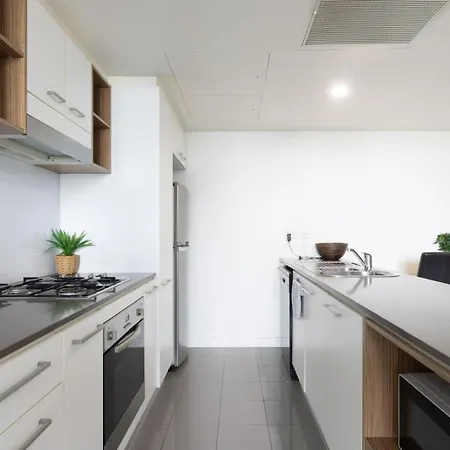 Chic 1br Retreat Heart Of Pool&gym Views * Brisbane