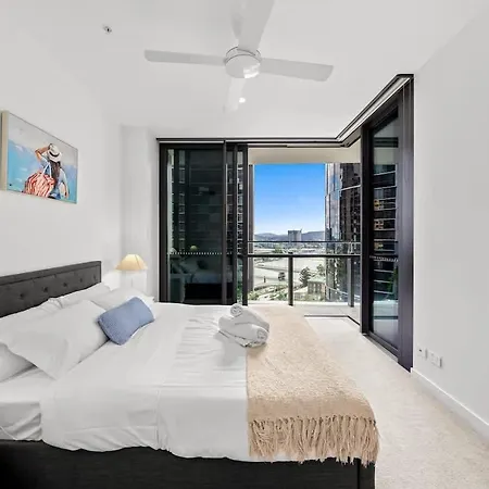 Queens Wharf - Beautiful 13th Floor Executive Apartment *