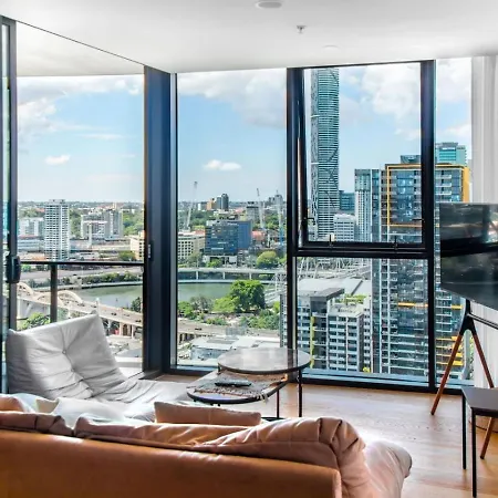 High Level 2 Bedroom With And River Views Apartment *