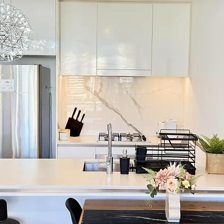 Prime 2br Location Pool Parking Bct 1004 * Brisbane