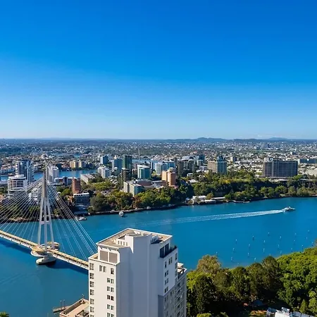 Level 43 Water Views - 2br - Sleeps 6 & Baby Apartment *