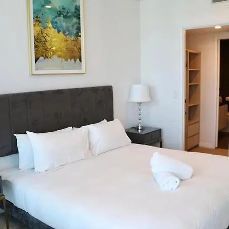 Luxe-valley 2br 2bath Infinity Pool * Brisbane