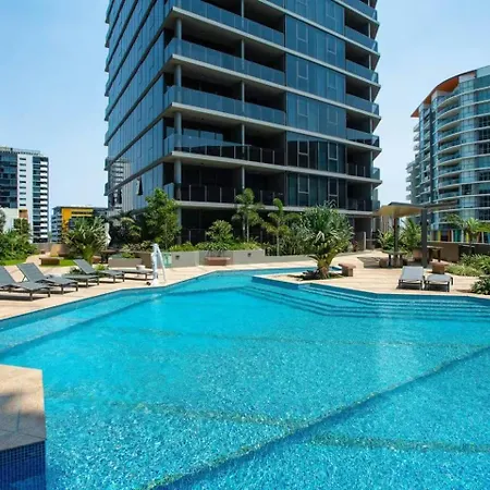 Stunning River & Mountain Views With 2br, Pool & Gym Brisbane