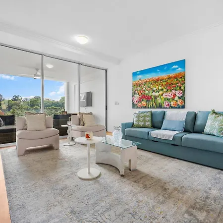 Apartment Entire Unit - 2 Pools - Sauna - Park - Cbd Views - Baby Ready *