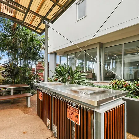 Entire Unit - 2 Pools - Sauna - Park - Cbd Views - Baby Ready Apartment *