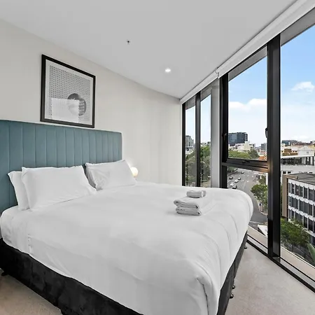 Modern 2br With River Views, Rooftop Pool, Parking Apartment Brisbane