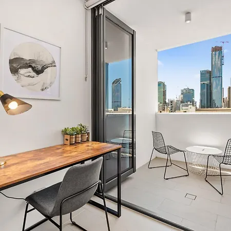 Sensational Views And South Bank Location! Apartment *