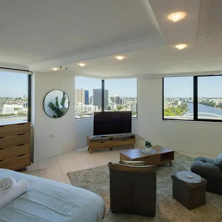 Sky High River View In Apartment
