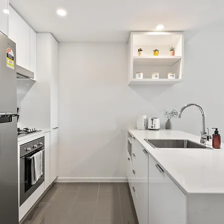 King Bed, Views, Car Park & Perfect Location! * Brisbane