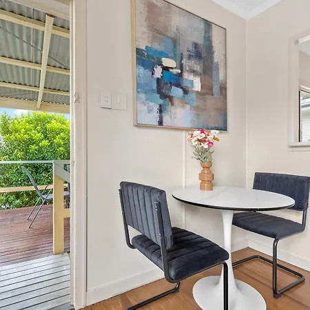 Quiet & Leafy 1br With Parking, Balcony & Wi-fi * Brisbane