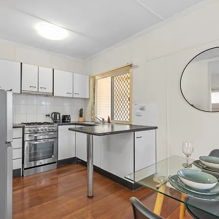 Apartment Cozy & Comfy 2br W/ Parking, Balcony & Wi-fi *