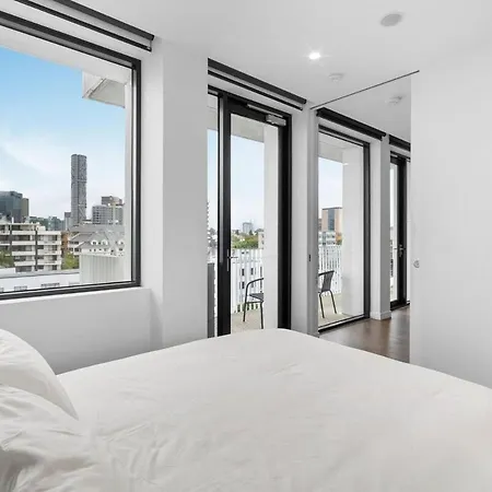 Two Bedroom Retreat With Pool, Gym And Parking Apartment Brisbane