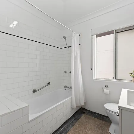 Spacious And Cozy - Short Walk To Hospital Apartment Brisbane