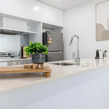 Apartment Milton Luxe 1bd With Views Pool Car Park Balcony Walk To Suncorp