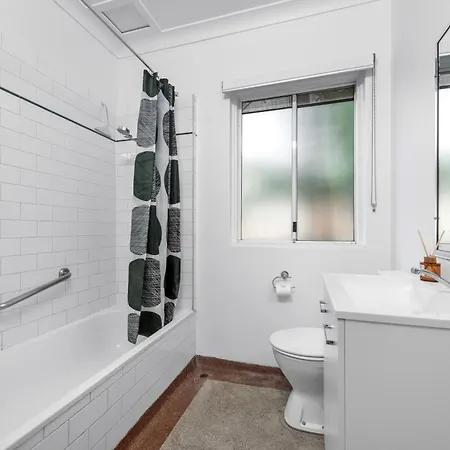 Apartment Stylish Cbd - Short Walk To Hospitals And Cbd