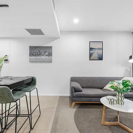 Modern 2br And Pool With South Square Apartment *