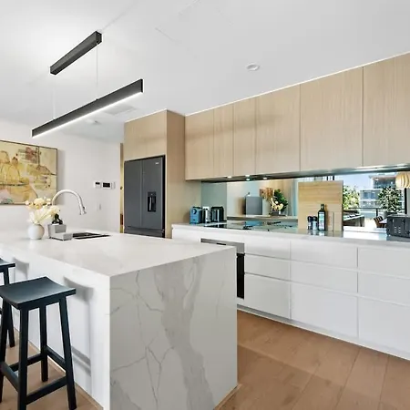 Sophisticated Elegance - 2bed-2bath-2car-balcony * Brisbane