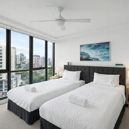 Apartment 2br Night Life -pool -2car Parking-rooftop-intercom Brisbane