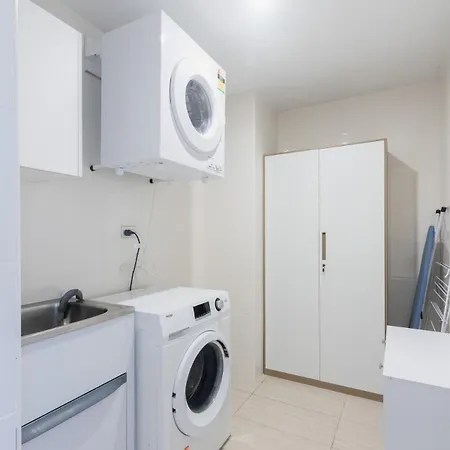 Apartment Skyline Elegance 2bdr Pool Gym Sauna Parking *