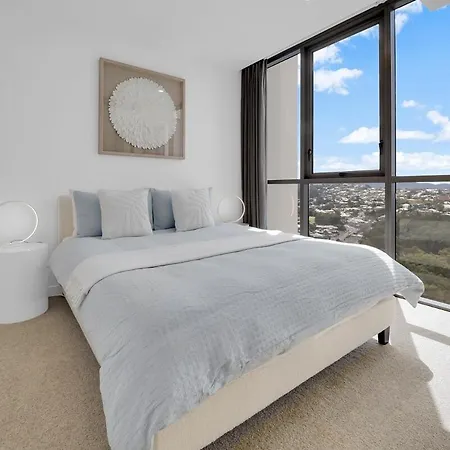 Apartment Modern Living With Secure Parking!