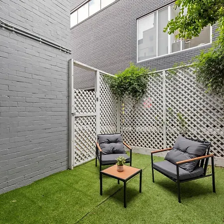 Cozy - Short Walk To Hosp And Cbd With Balcony *